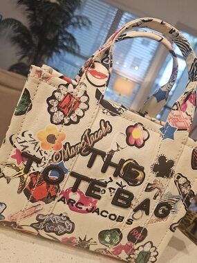 Marc Jacobs MEDIUM Canvas Tote bag Stickers 2025[like New]